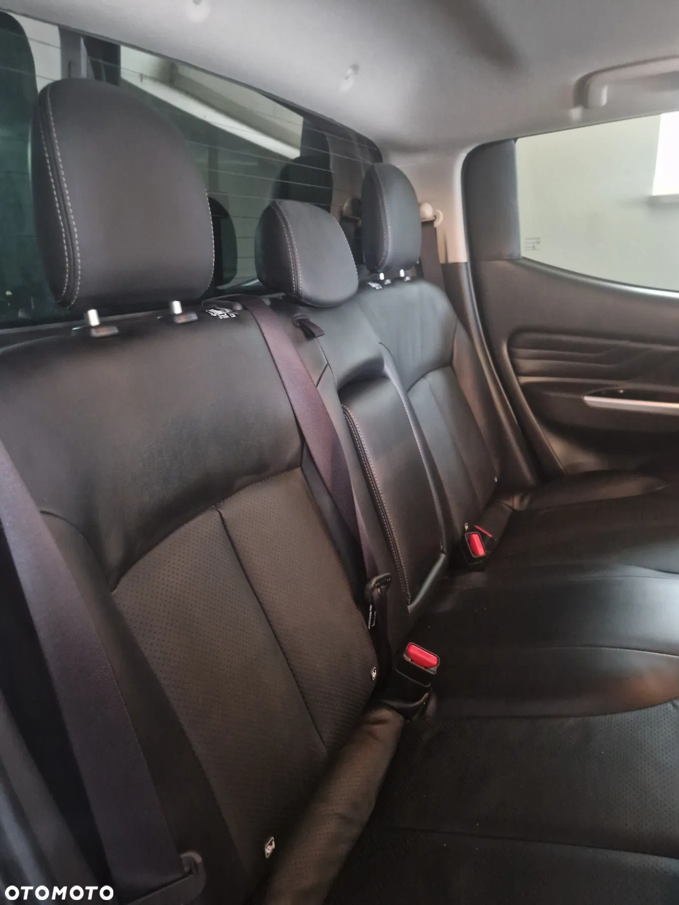Mitsubishi L200 2.2 d DC Instyle Plus - 11