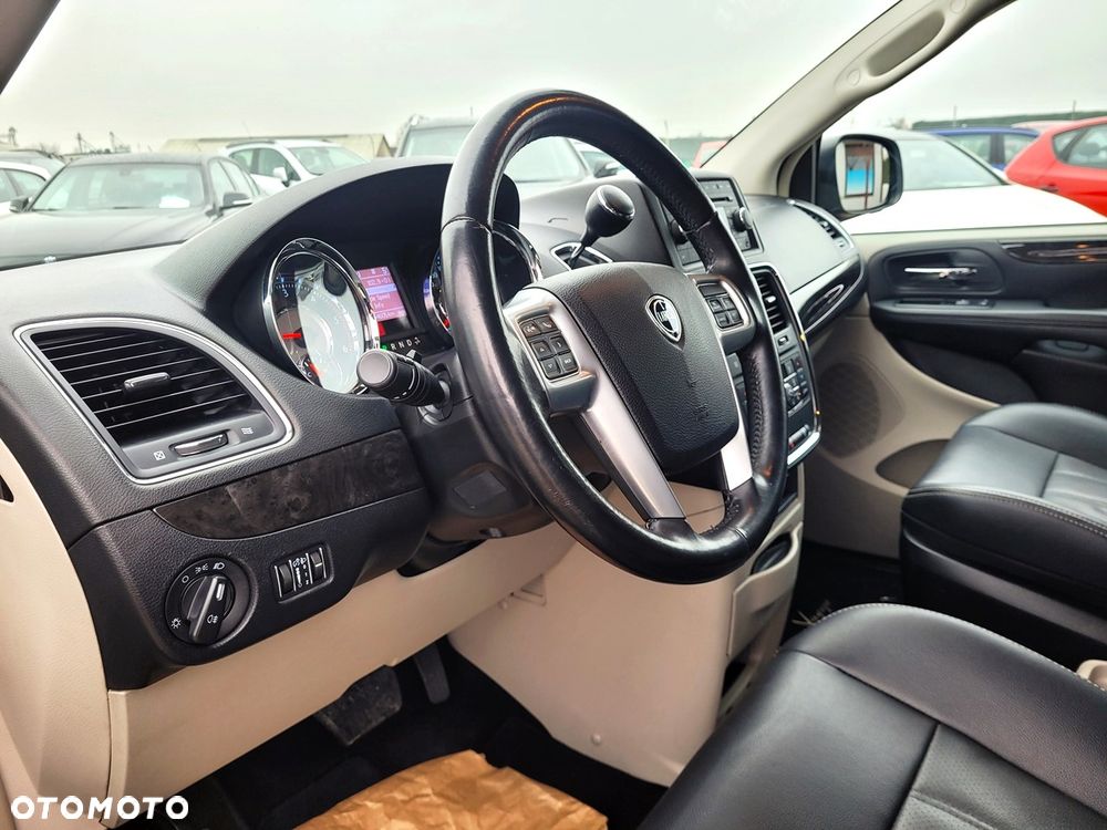 Lancia Voyager 2.8CRD Gold - 5