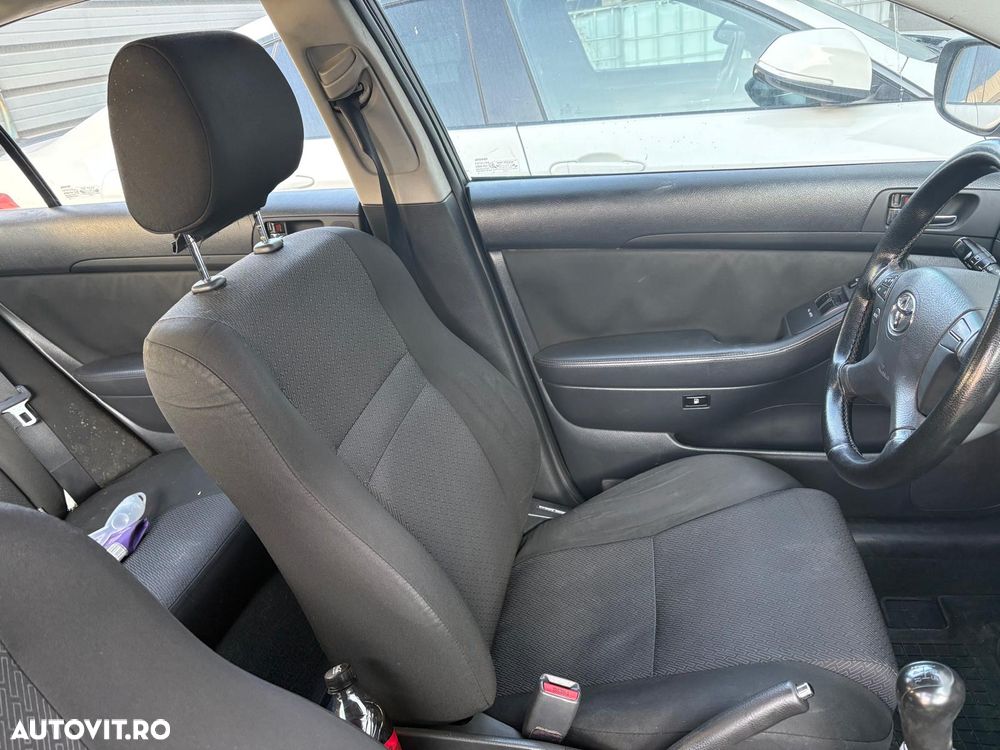 Toyota Avensis - 6