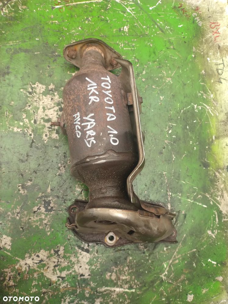 Toyota Yaris 1,0 III aygo 1KR kolektor wydechowy katalizator - 1