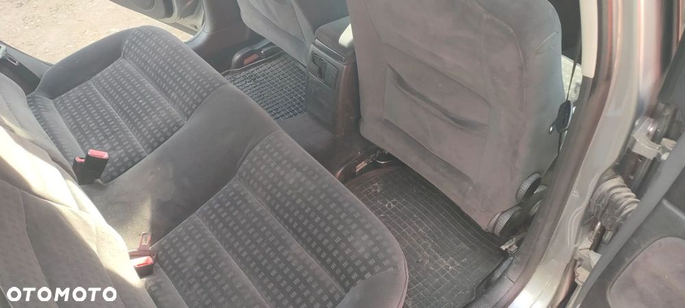 Volkswagen Passat 1.9 TDI Comfortline - 5