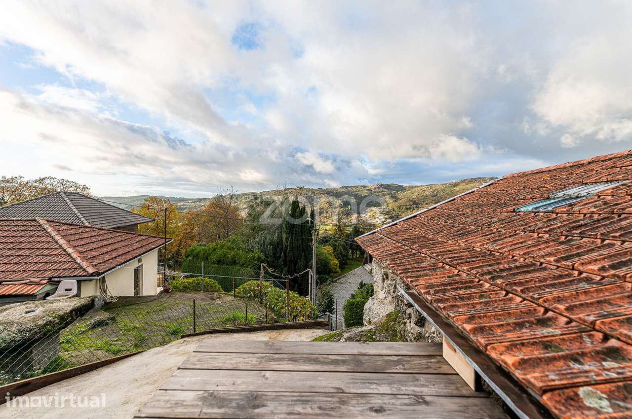 Moradia de 2 Pisos - T1, Totalmente Remodelada, com Pátio em Fafe - Grande imagem: 4/49