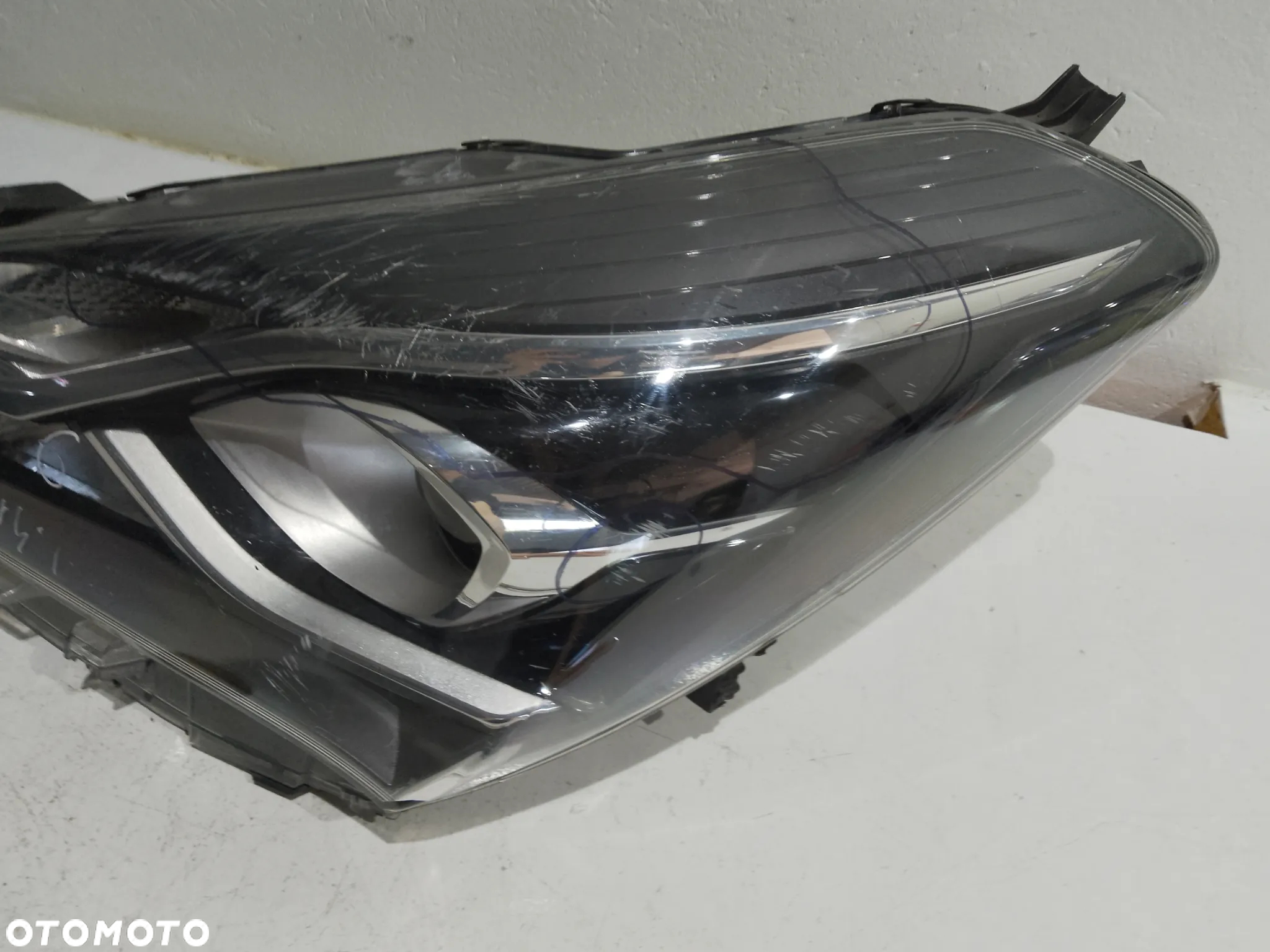 Toyota Yaris III FL 2014–2017 – Reflektor Lewy Przód Halogen EU - 2