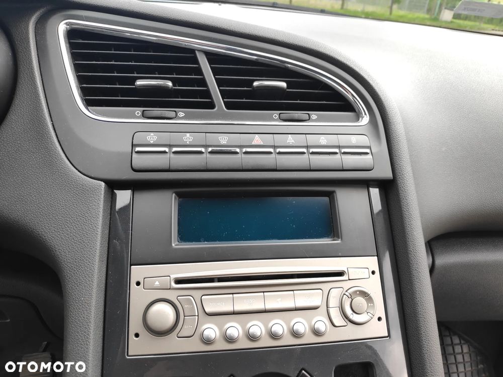 Peugeot 5008 1.6 THP Family - 10