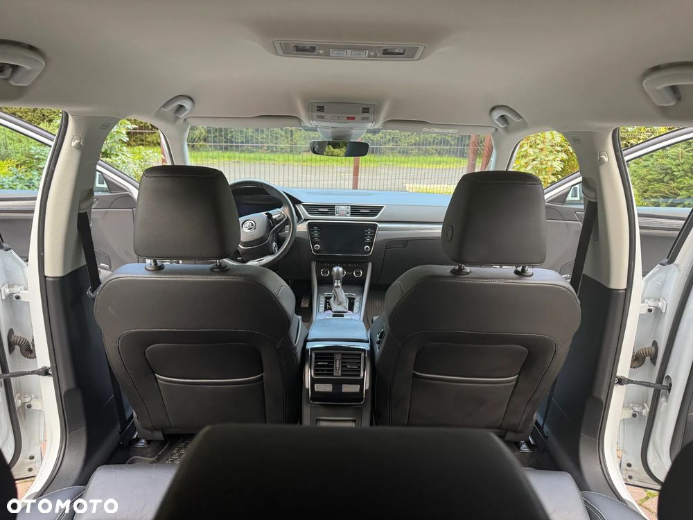 Skoda Superb Combi 2.0 TDI DSG Premium Edition - 35