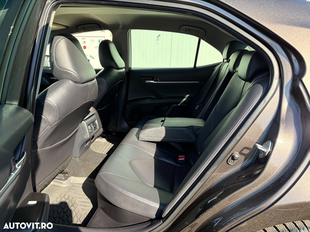 Toyota Camry 2.5 Exclusive - 31