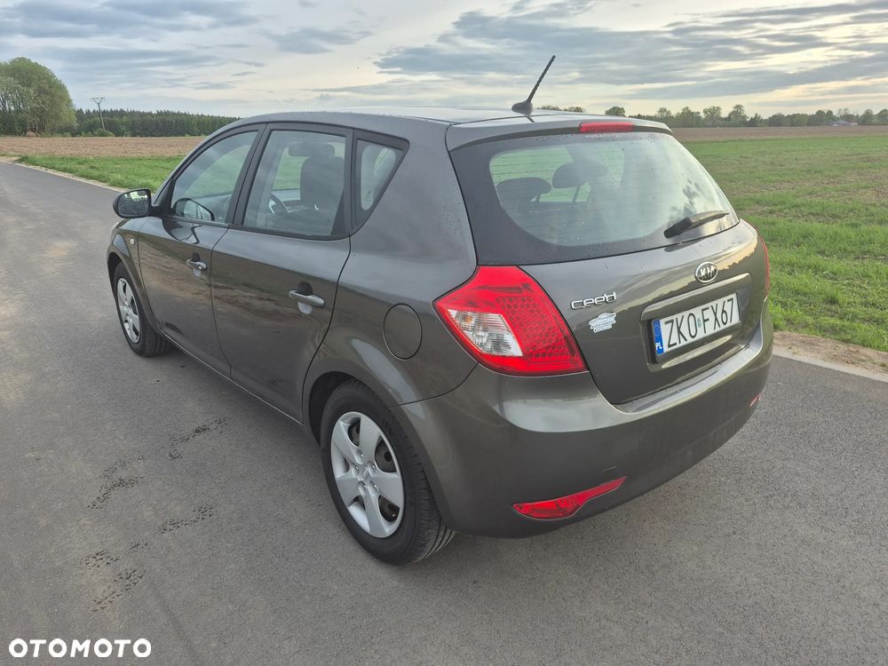 Kia Ceed - 6