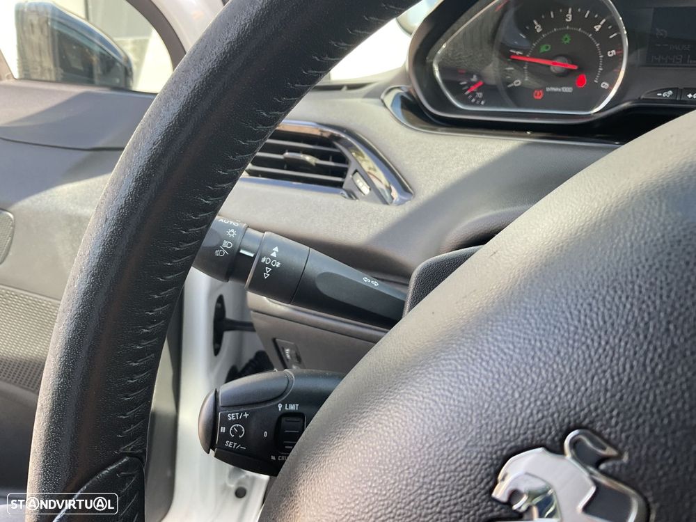 Peugeot 208 1.4 HDi Access - 32