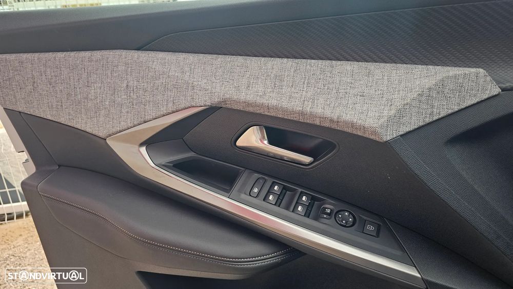 Peugeot 5008 1.2 Hybrid Allure e-DCS6 - 22