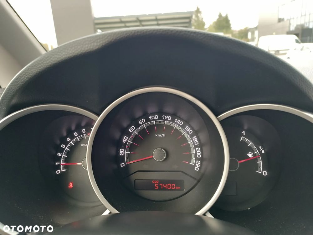 Kia Venga - 16