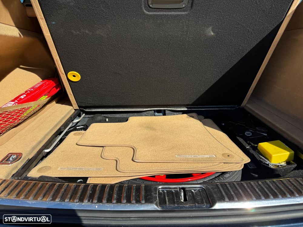 Porsche Cayenne - 21