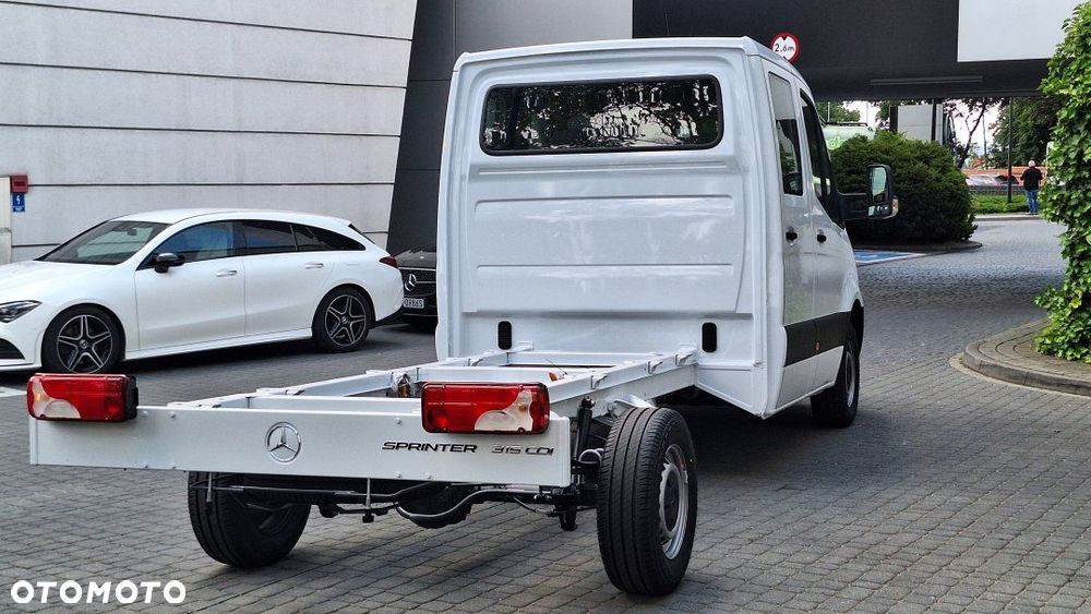 Mercedes-Benz Sprinter - 4