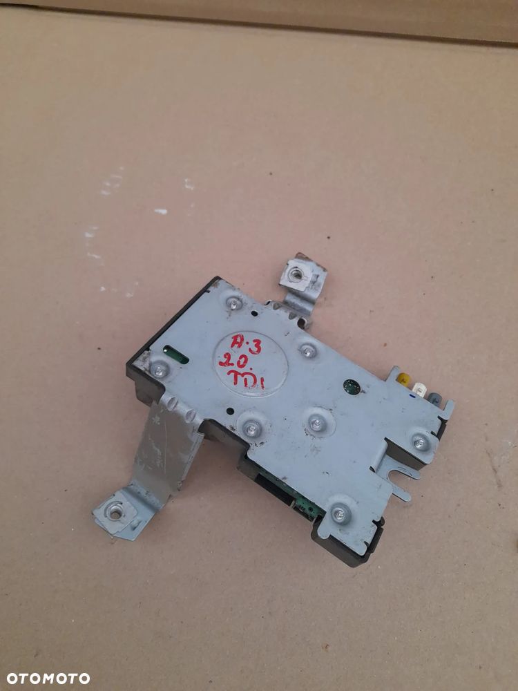 AUDI A3 SPORTBACK WZMACNIACZ ANTENOWY 8P4035225 8P 8P4 035 225 - 4