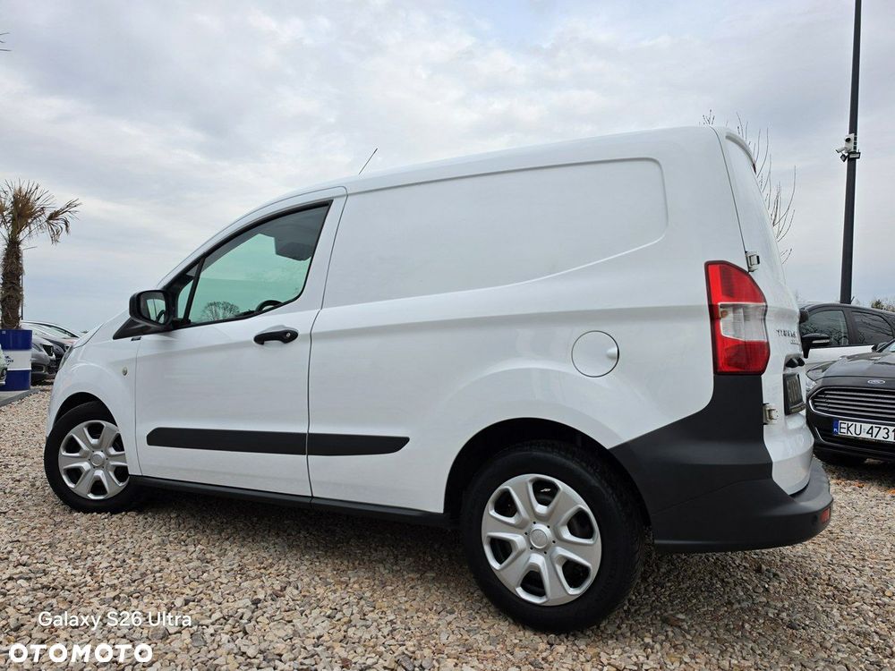 Ford Transit Courier - 12