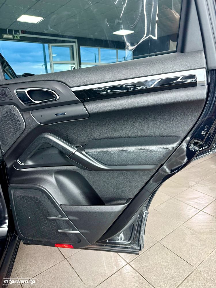 Porsche Cayenne Tiptronic S - 16