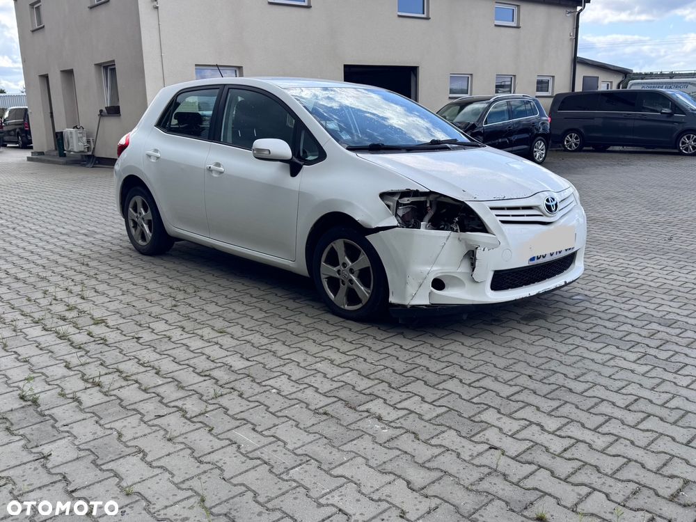 Toyota Auris 2.0 D-4D - 11