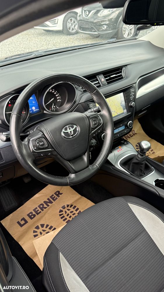 Toyota Avensis 2.0 D-4D Executive - 8