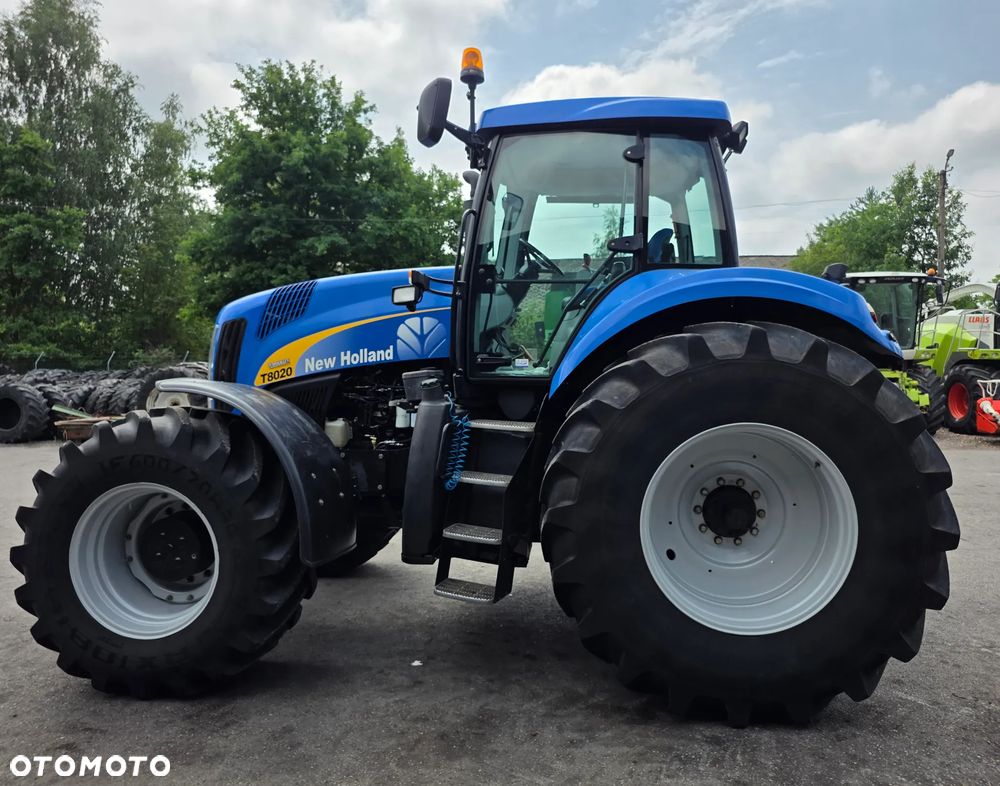 New Holland T8020 - 18