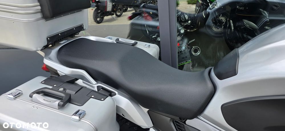 Honda VFR - 14