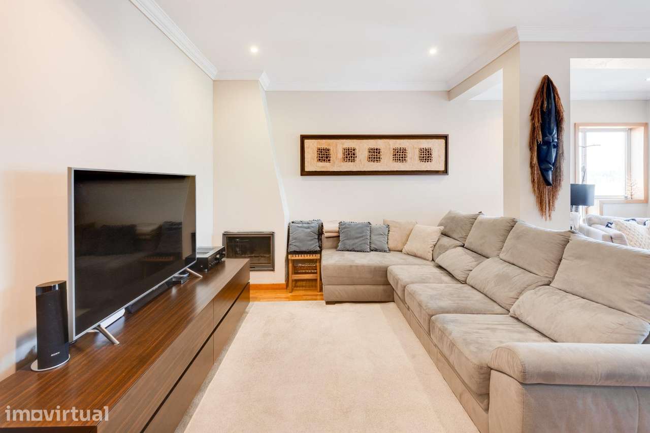 Duplex T3 de três frentes com sótão de serões em família e... - Grande imagem: 3/24
