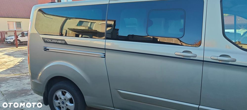 Ford Tourneo Custom - 3
