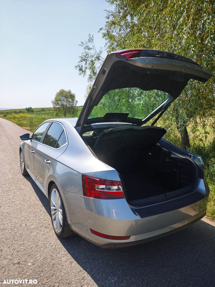 Skoda Superb 2.0 TDI DSG Style - 2