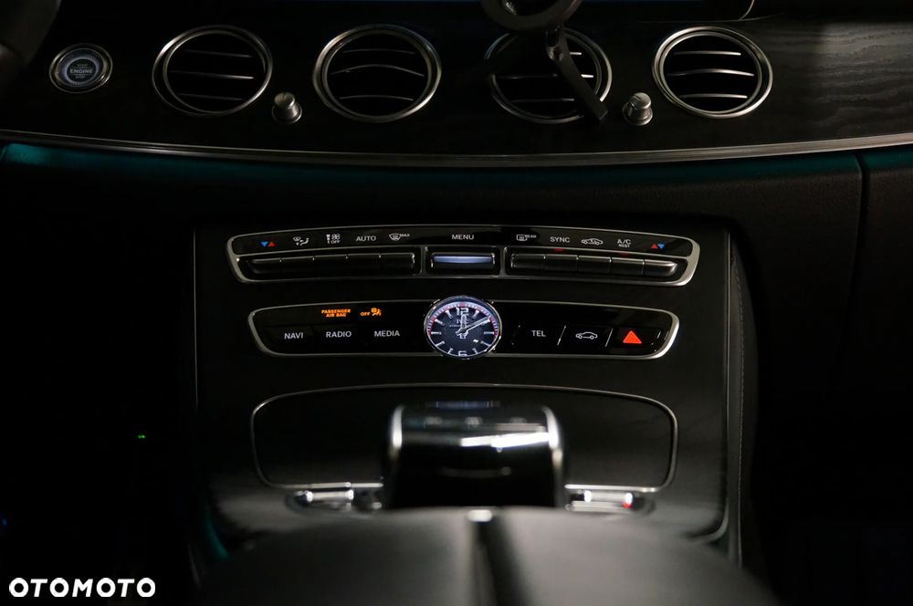 Mercedes-Benz Klasa E AMG 63 S 4Matic+ T AMG Speedshift MCT-9G - 25