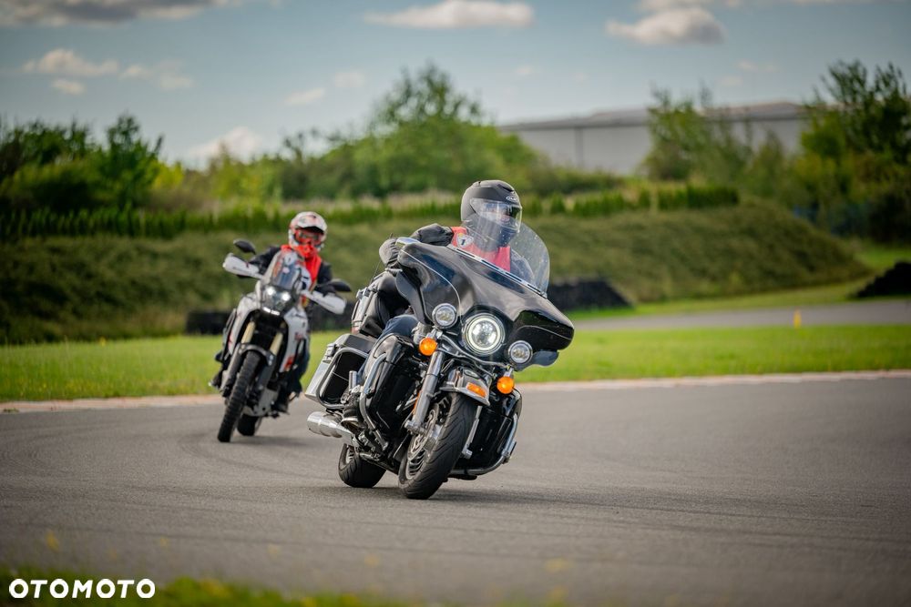 Harley-Davidson Touring Electra Glide - 21