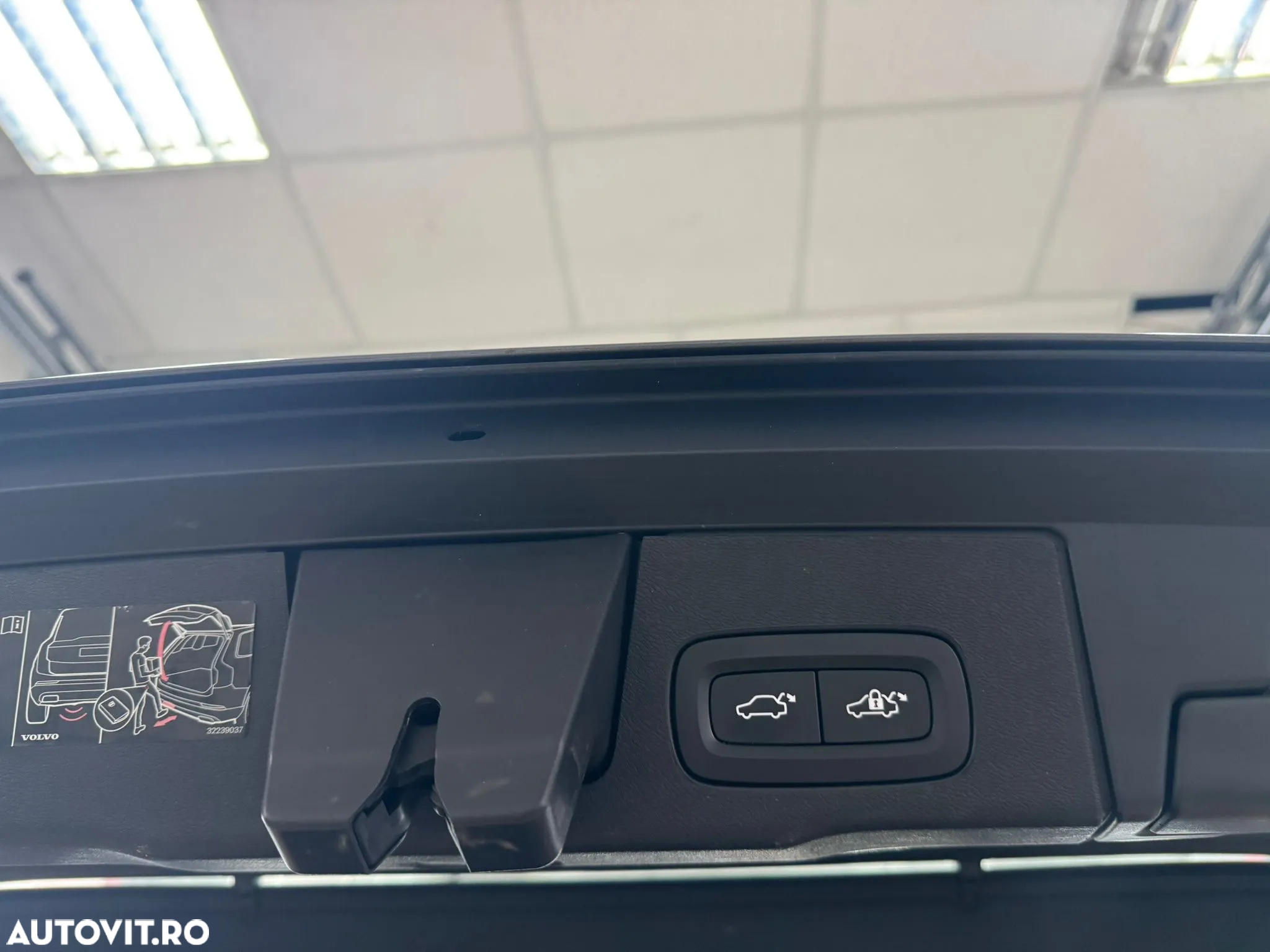 Volvo XC 60 B4 D AWD Geartronic Momentum Pro - 13