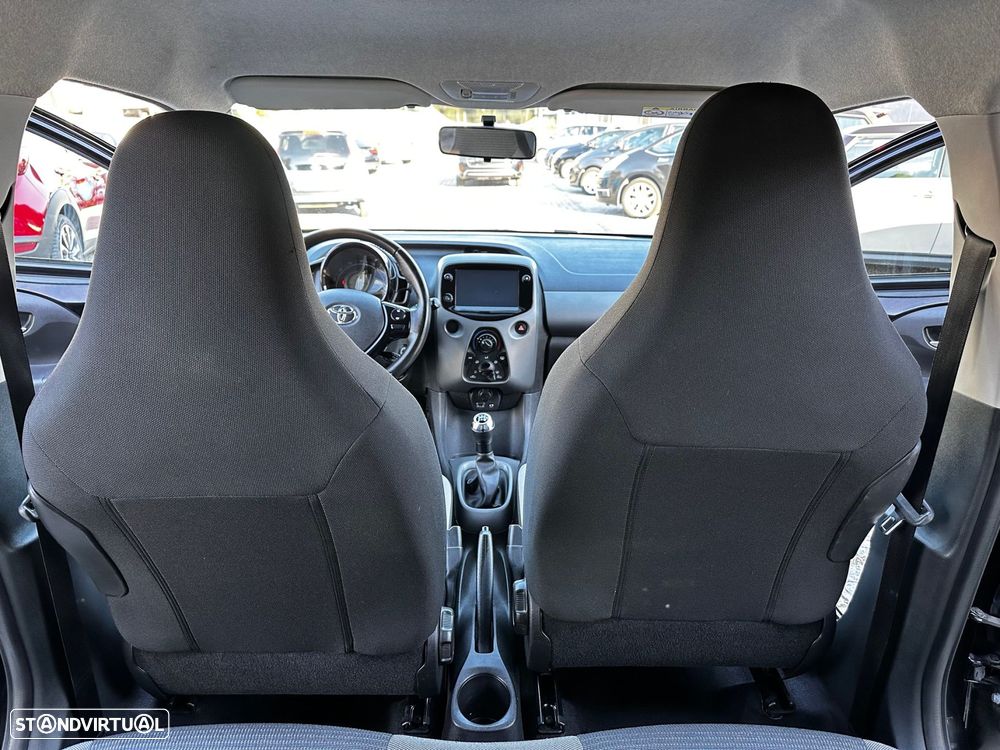 Toyota Aygo 1.0 X-Clusiv Black - 12