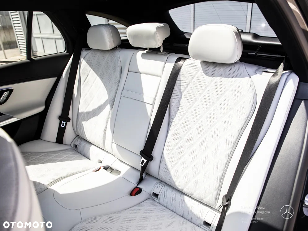 Mercedes-Benz Klasa E 300 de PHEV 4-Matic AMG 9G-Tronic - 12