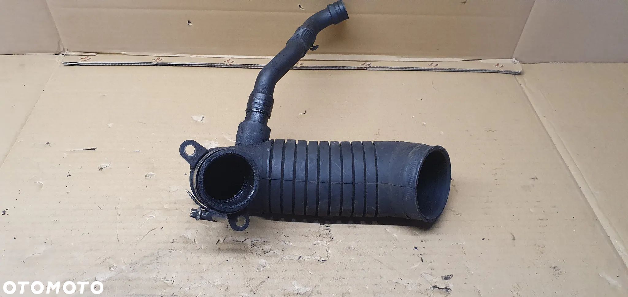 Rura dolot przewód powietrza VW Passat B5 FL 1.9 TDI 8D0129615J - 1