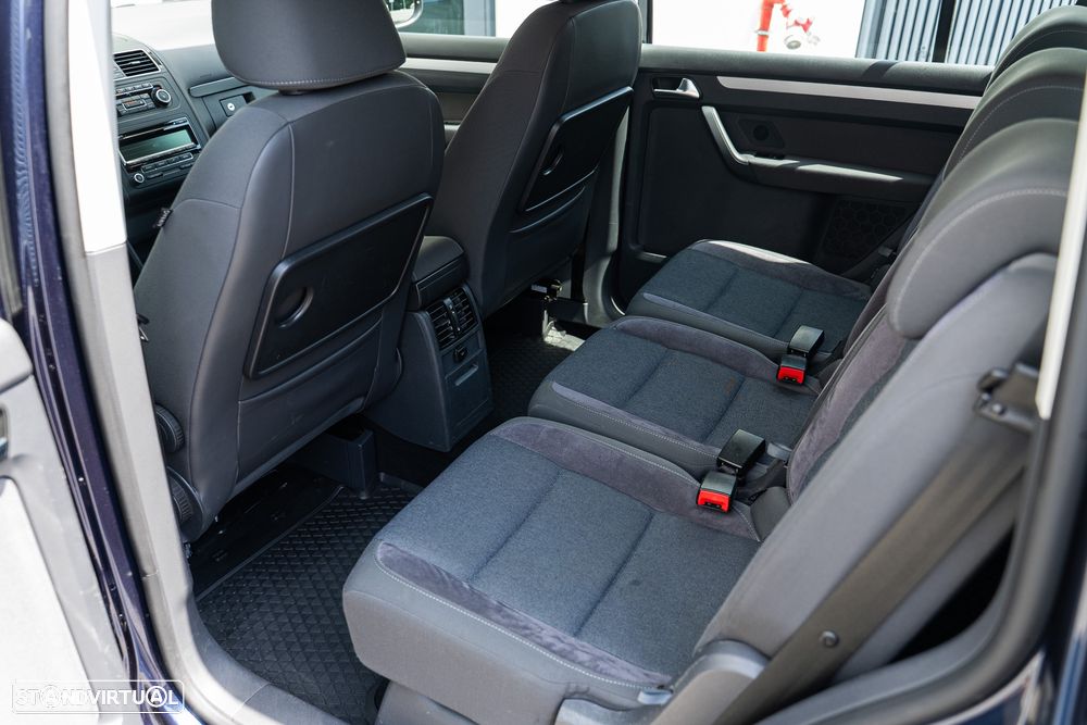VW Touran 1.6 TDI Blue.Trendline 7L - 14