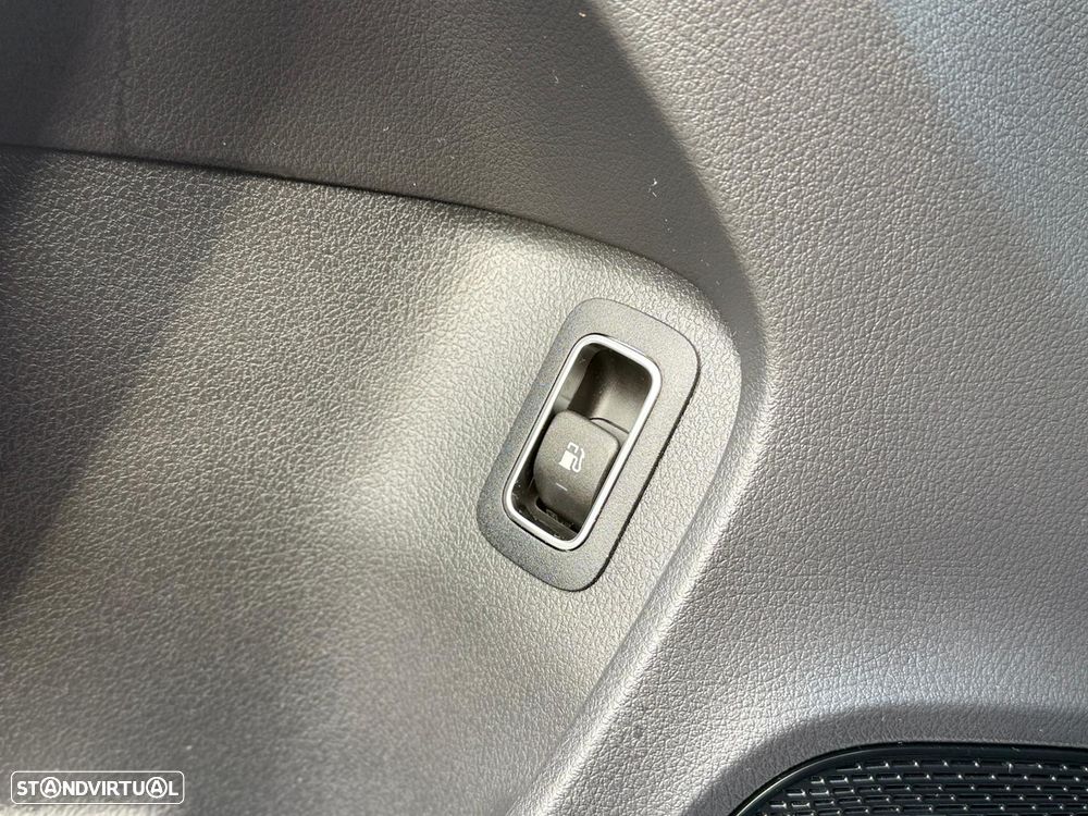 Mercedes-Benz A 250 e AMG Line - 26