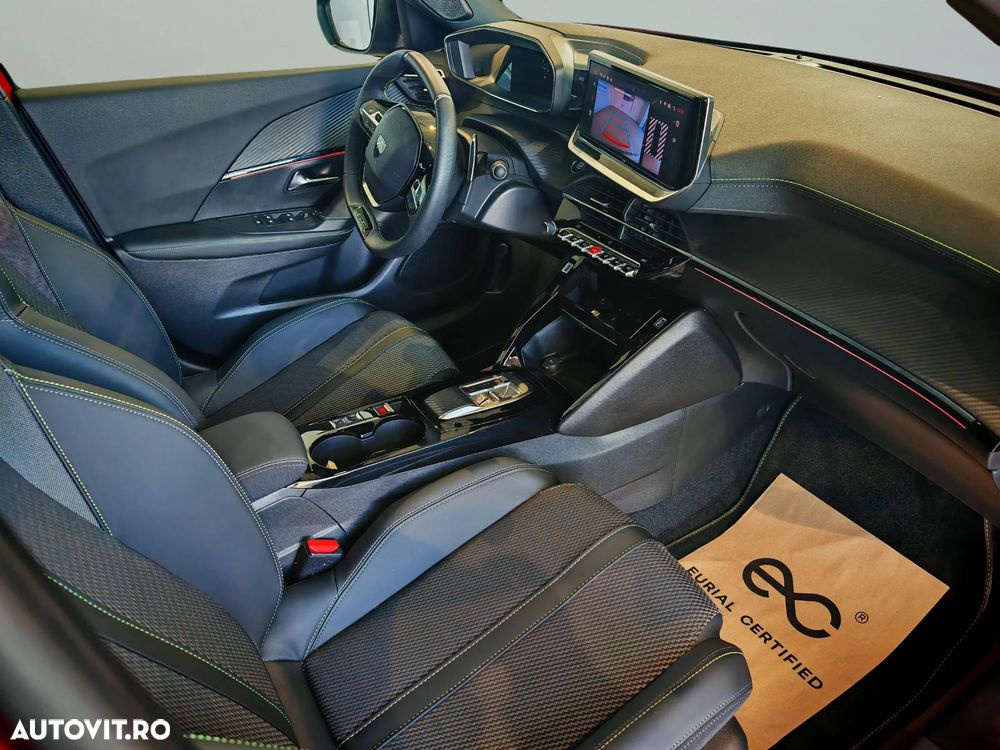 Peugeot 2008 PureTech 130 EAT8 GT - 12