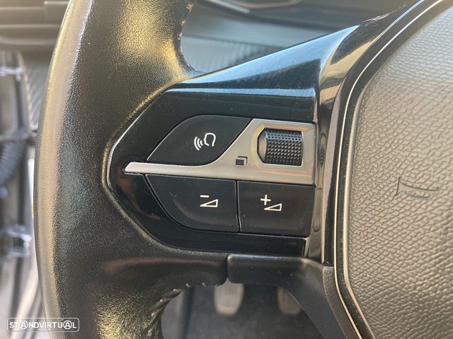 Peugeot 2008 1.2 PureTech Active Pack - 12