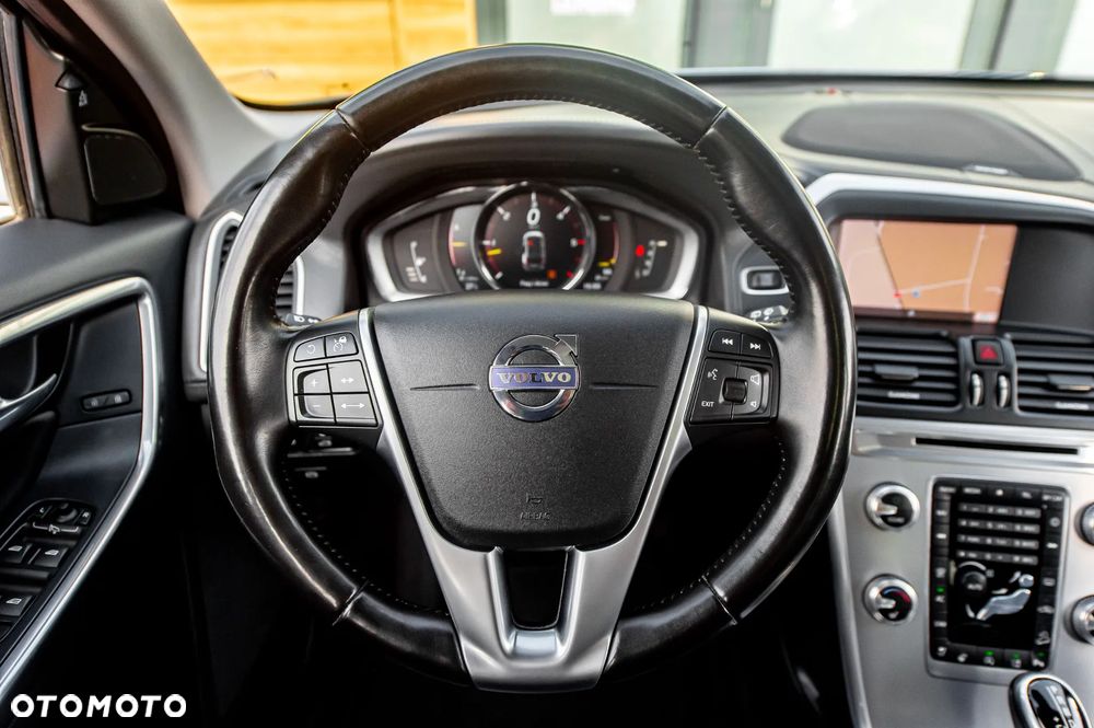 Volvo XC 60 D4 AWD Geartronic Momentum - 18