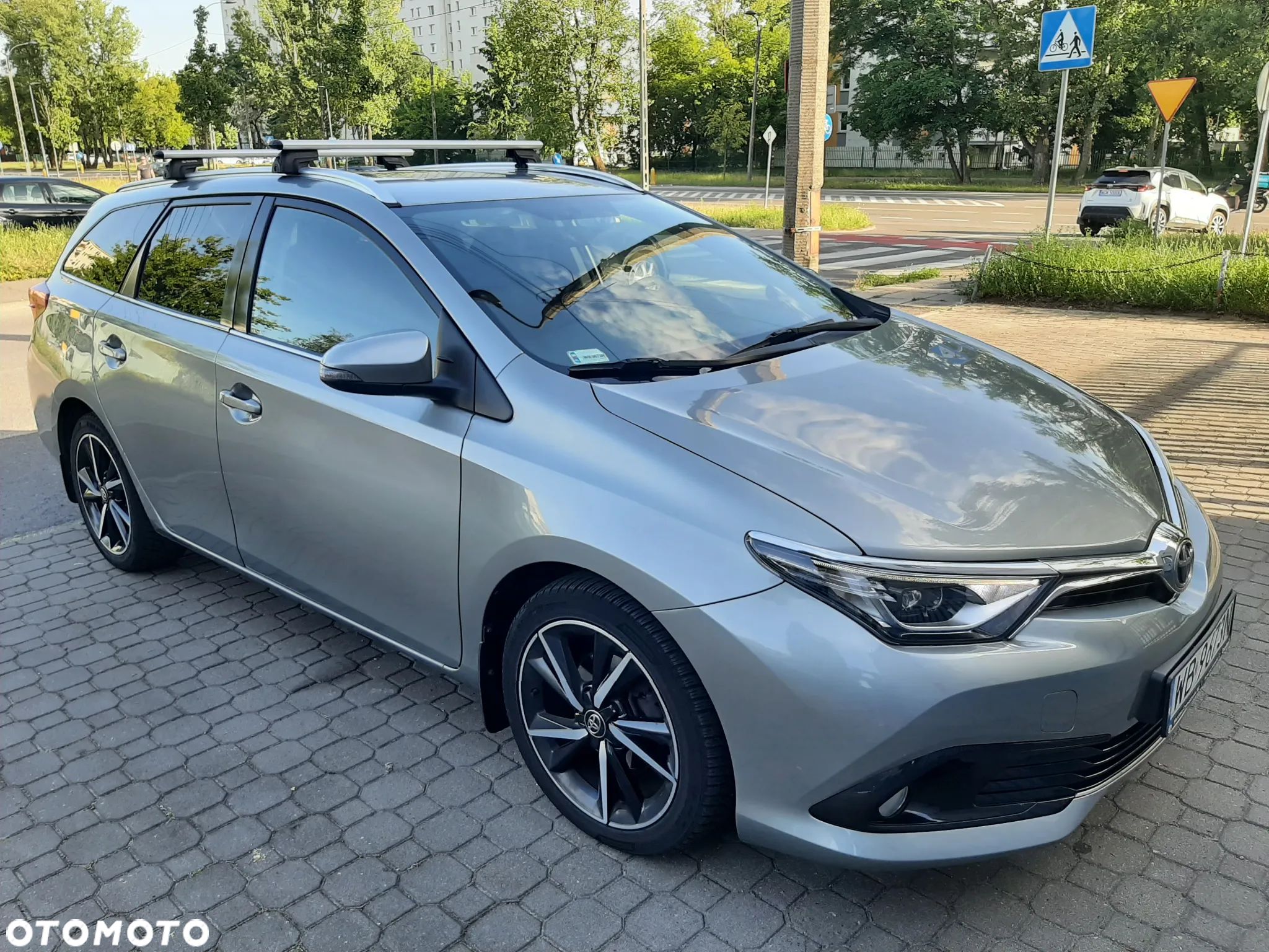 Toyota Auris 1.6 Comfort - 1
