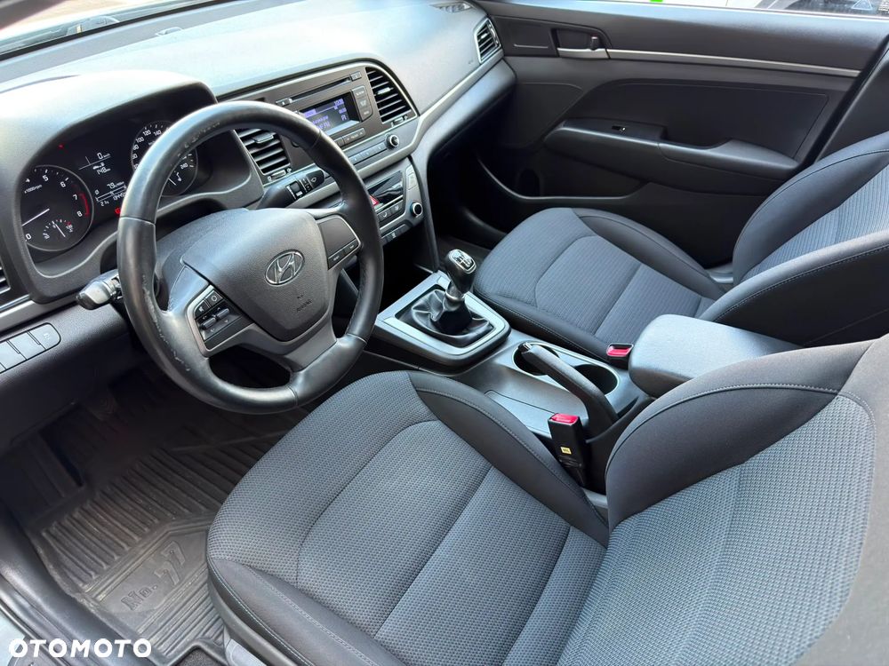 Hyundai Elantra 1.6 Classic Plus - 9