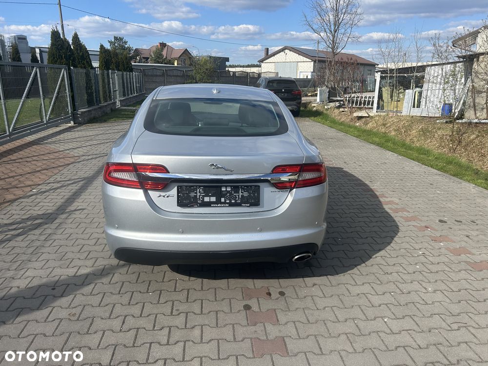 Jaguar XF 2.2 D Luxury - 10