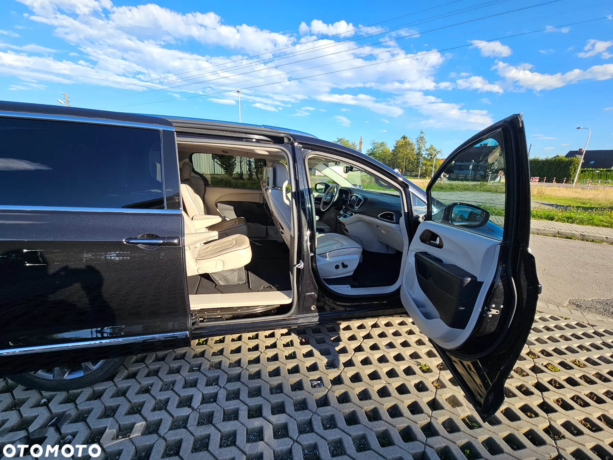 Chrysler Pacifica - 26