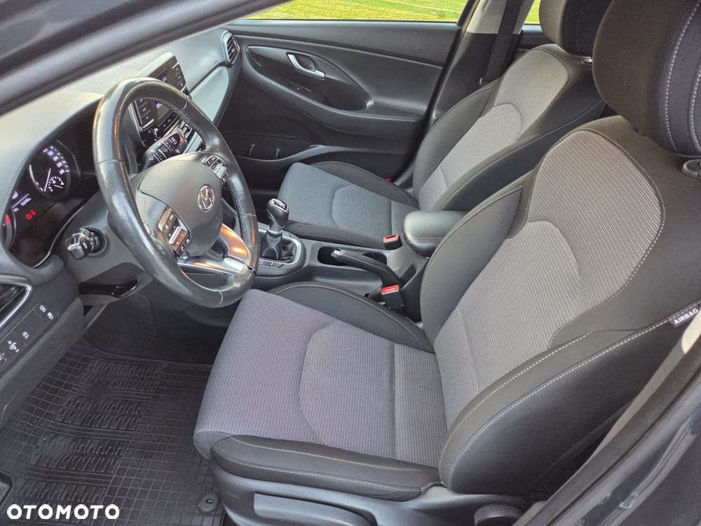 Hyundai i30 1.5 DPI Classic + - 18