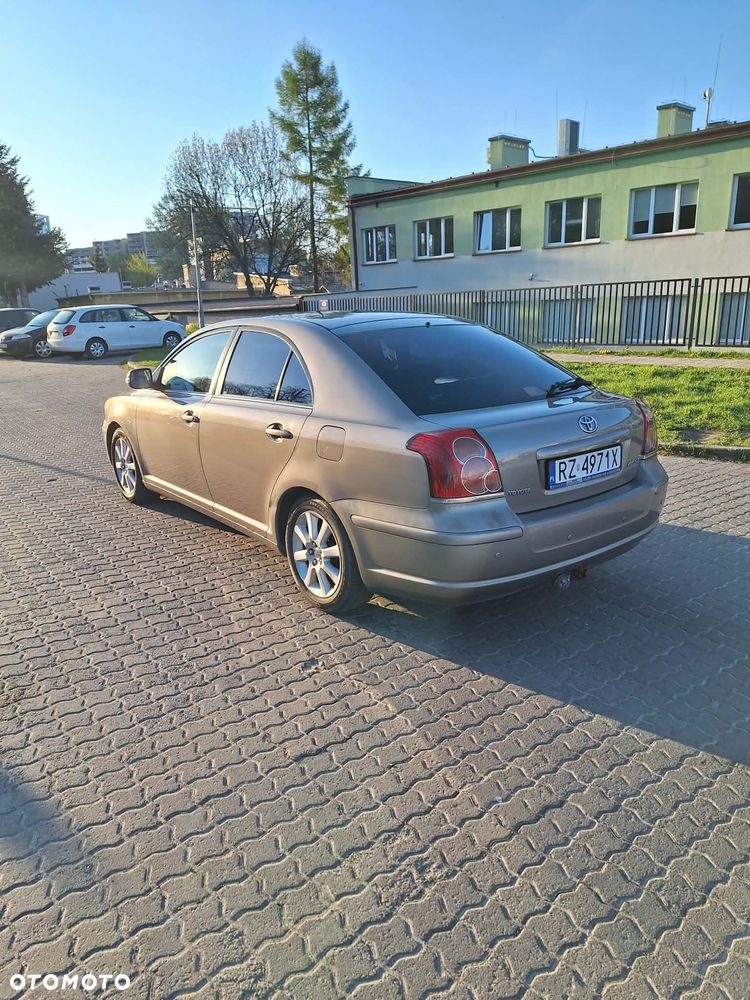 Toyota Avensis - 2