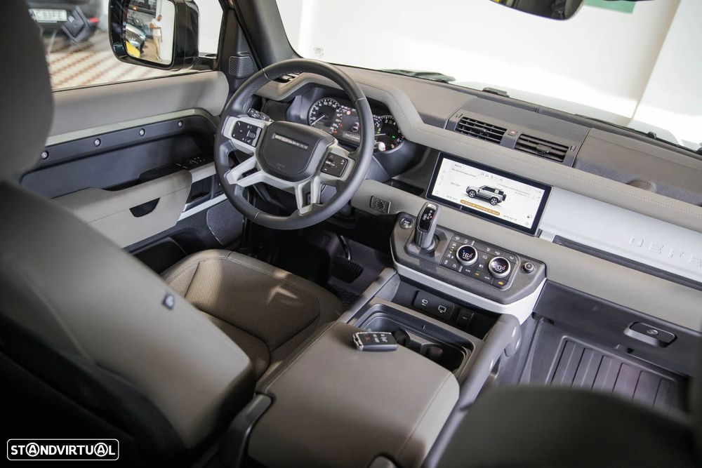 Land Rover Defender 3.0 I6 90 AWD X-Dynamic S - 16