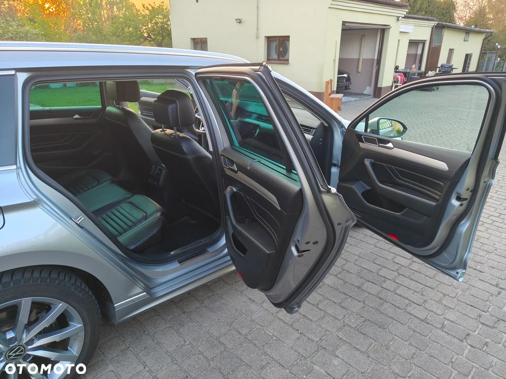 Volkswagen Passat Variant 2.0 TDI SCR DSG 4Motion Elegance - 25