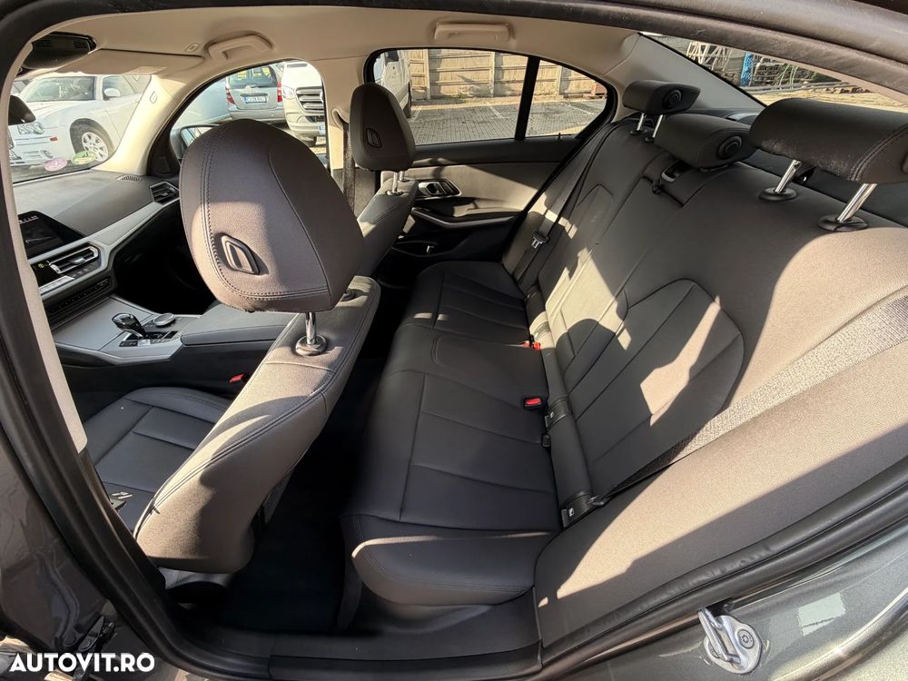 BMW Seria 3 330e Aut. Advantage - 13