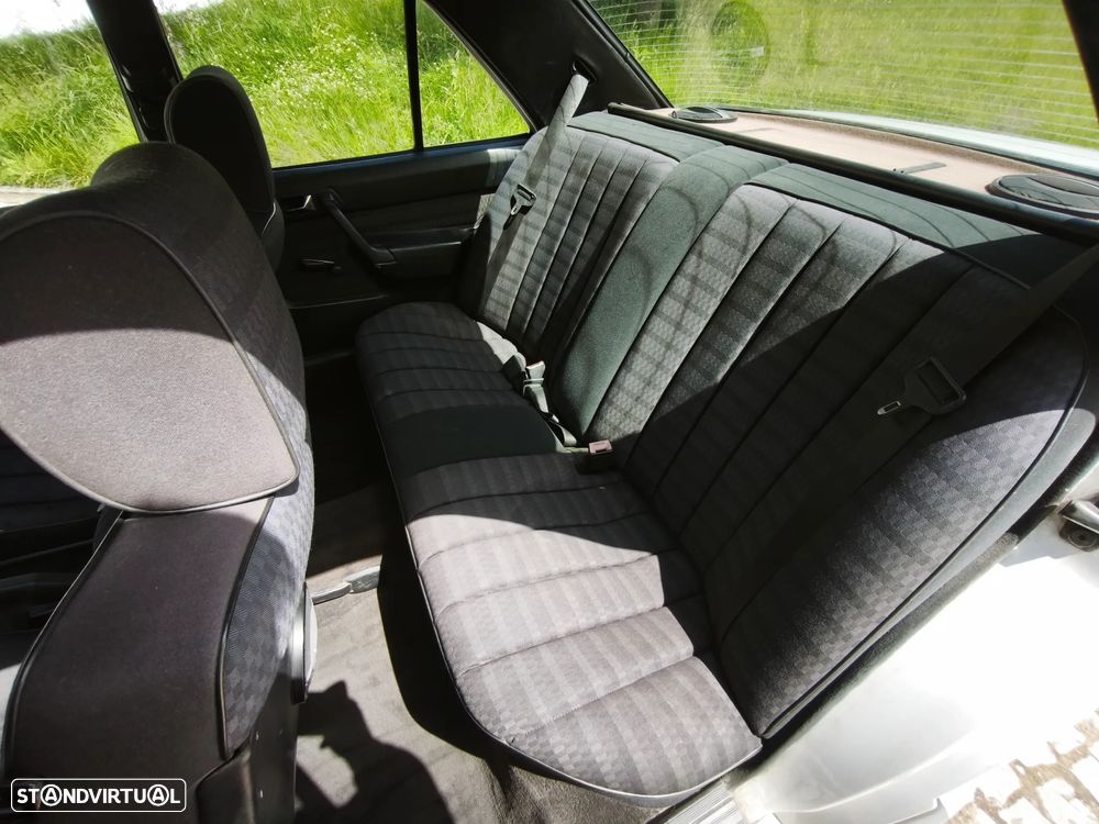 Mercedes-Benz W201 (1982-1993) 190 D 2.0 - 8