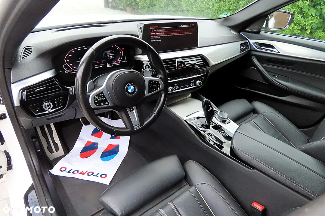BMW Seria 5 520d xDrive Touring M Sport Edition - 39