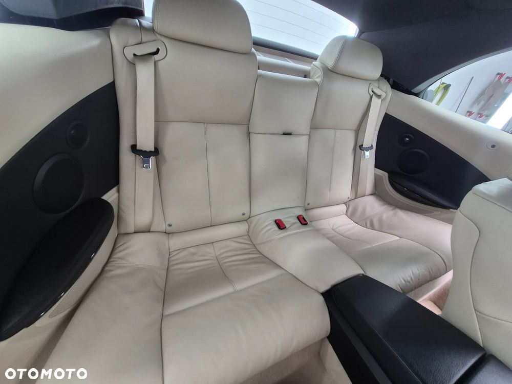 BMW Seria 6 650 i - 12
