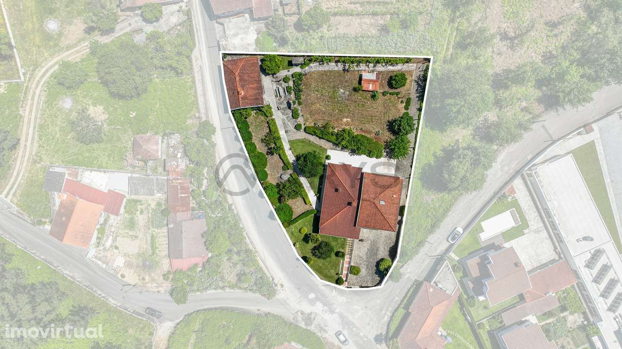 Moradia Individual T4 ( 2 Suítes ) e Casa de Pedra - Grande imagem: 2/52